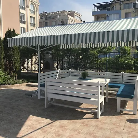 Sun 1 - Family Apart * Σάνι Μπιτς