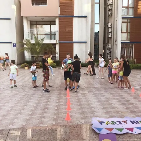 Sun 1 - Family Apart *